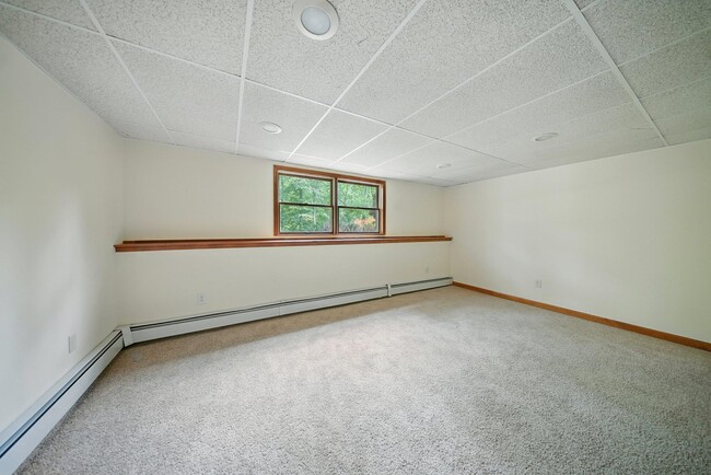 Building Photo - 501 Burlingham Rd
