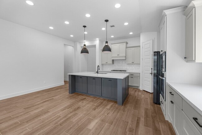 Building Photo - 30039 Gold Finch Pl
