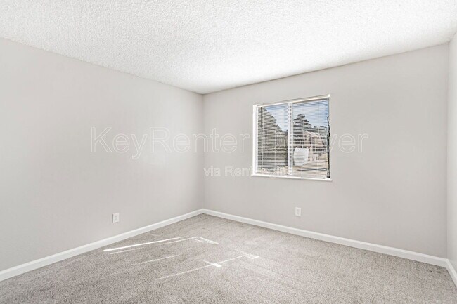 Building Photo - 10211 Ura Ln