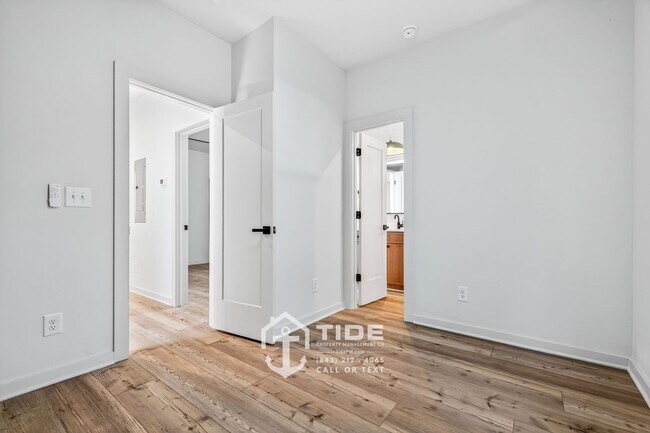 Building Photo - Modern Living Minutes from Park Circle