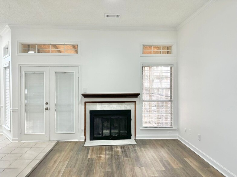 Building Photo - 5445 Pine Oak Ln