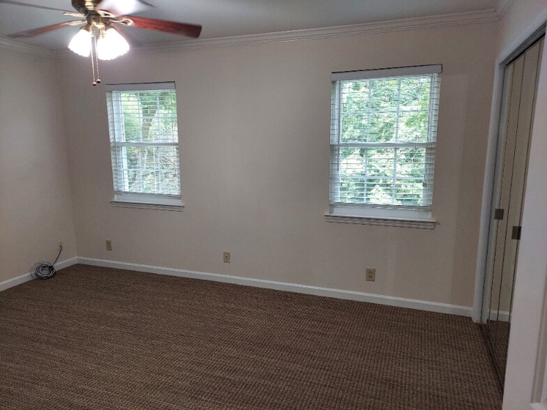 Building Photo - 1251 Carriage Park Dr