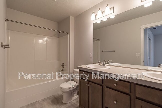 Building Photo - 5716 NE 58th Way