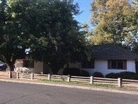 Building Photo - Large, three bedroom Central Point ranch h...