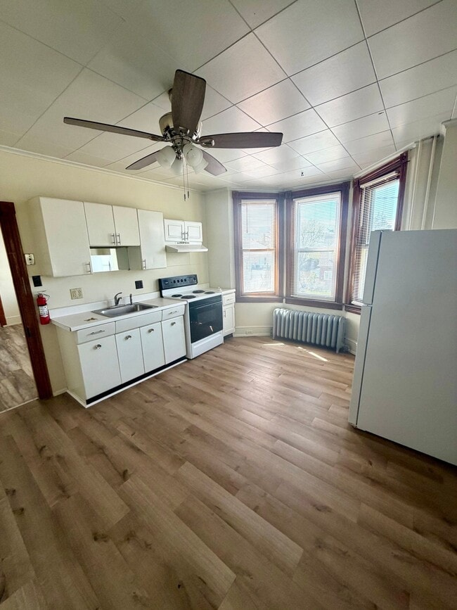 Building Photo - 500 Windsor St