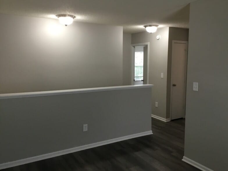 Building Photo - 1465 Creekside Dr