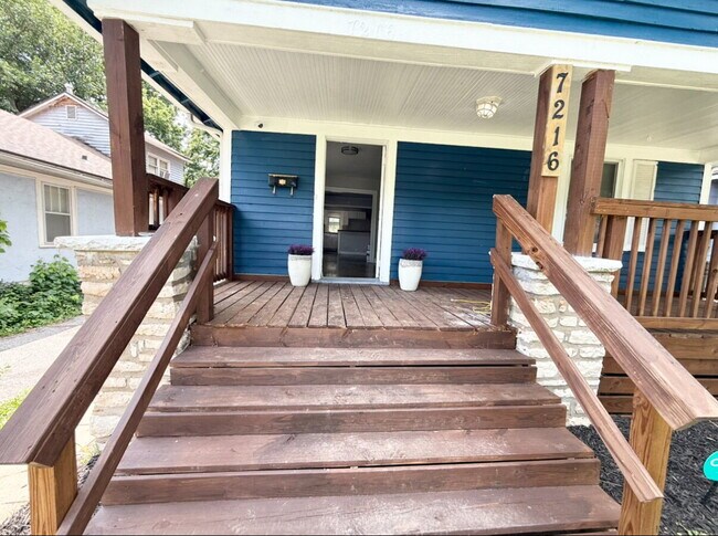 Building Photo - Updated 2 Bedroom/ 1 Bath Home in KCMO