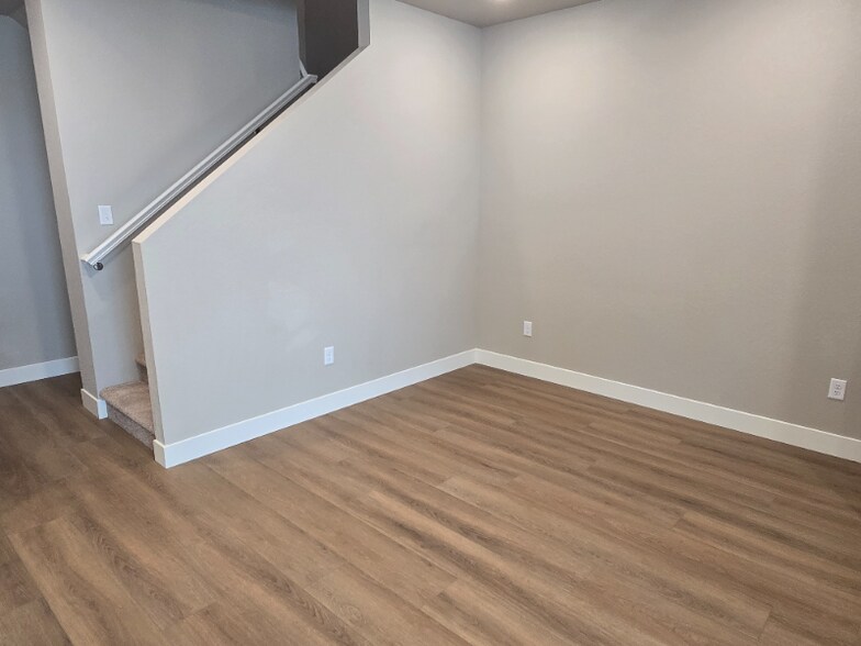 Building Photo - 4824 River Roads Dr