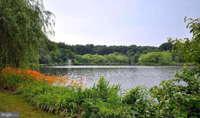 Building Photo - 7759 New Providence Dr