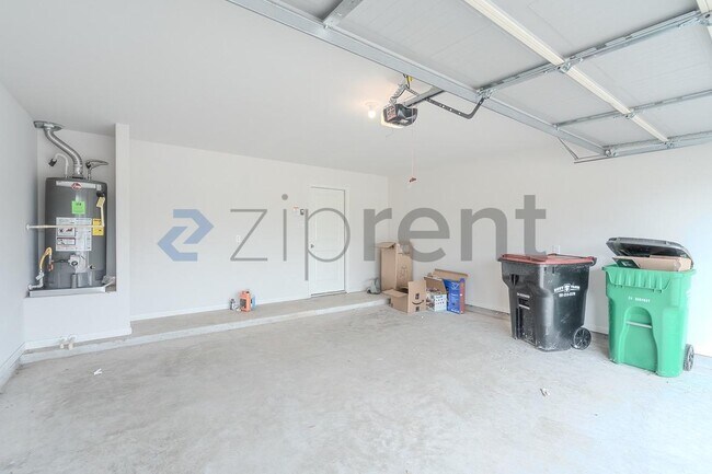 Building Photo - Unit
