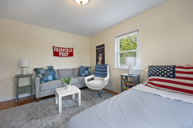 Building Photo - 318 Pine Creek Ave