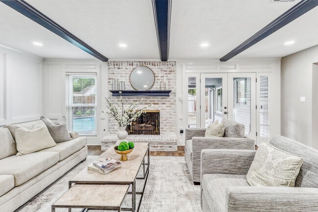 Building Photo - 402 Bauxhall Ct