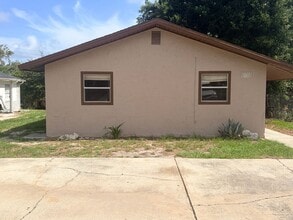 Building Photo - 5743 Elm St
