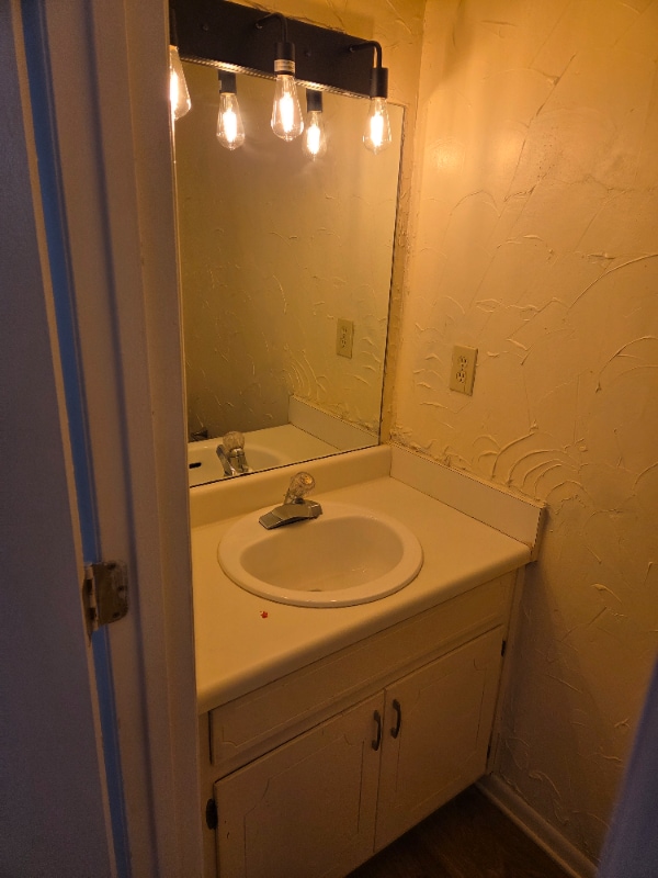 Building Photo - 1511 Medland Rd NW