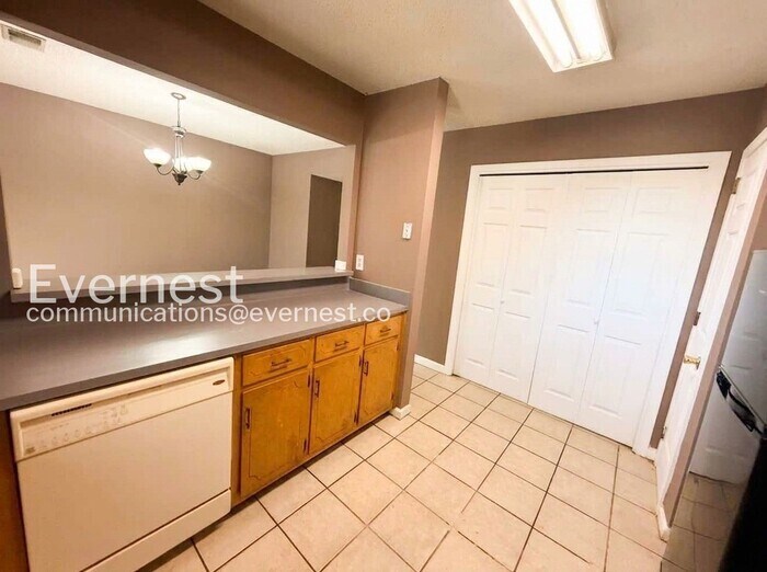 Building Photo - 2543 Hampstead Dr