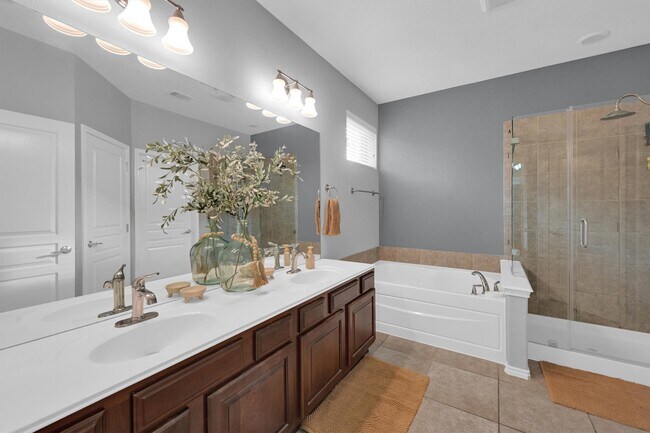 Building Photo - 8227 Clover Leaf Dr