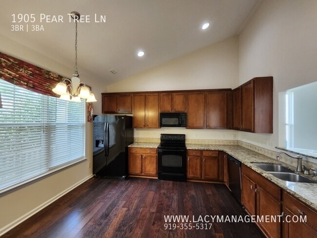 Building Photo - 1905 Pear Tree Ln