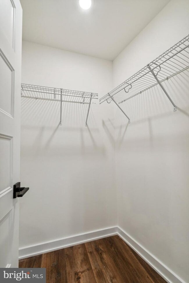 Building Photo - 6211 Woodbine Ave