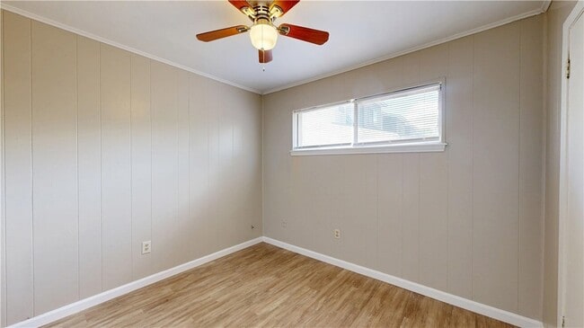 Building Photo - 208 Lynn Dr
