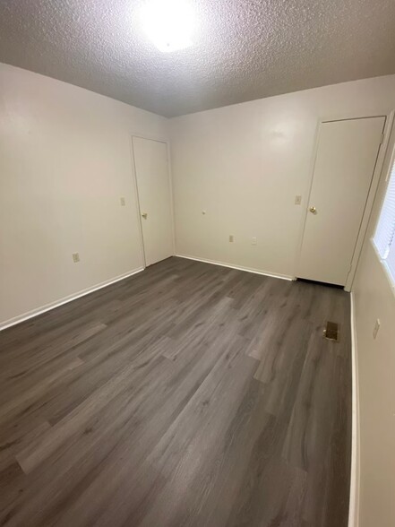 Building Photo - 101 Swan Dr