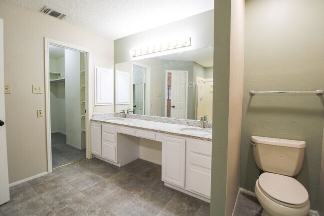Building Photo - 14018 N Hills Village Dr