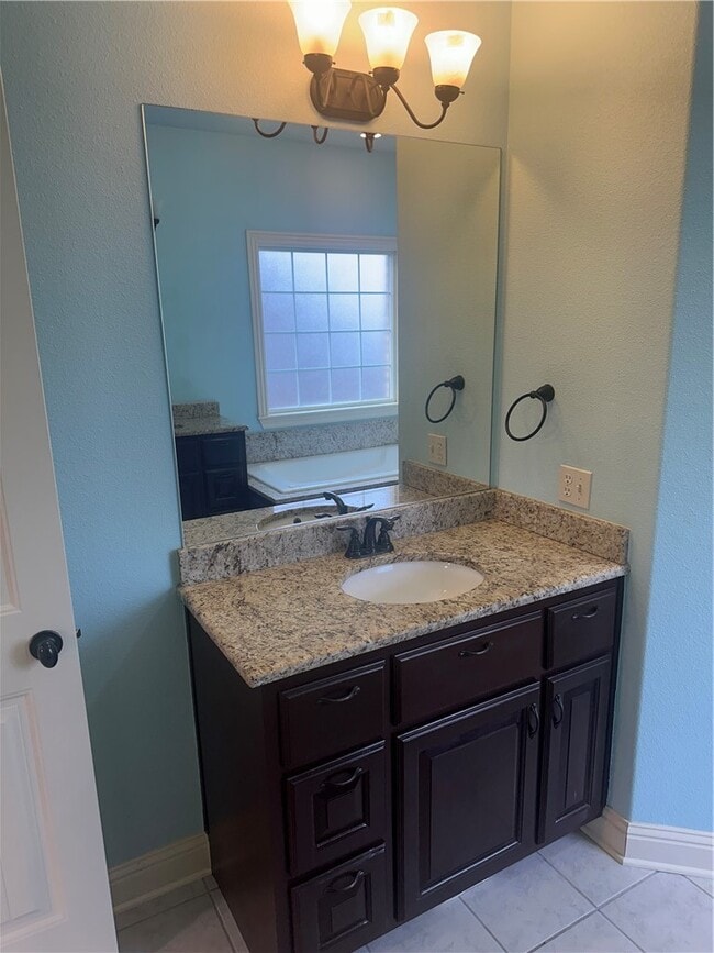 Building Photo - 4500 SW Swinton Dr