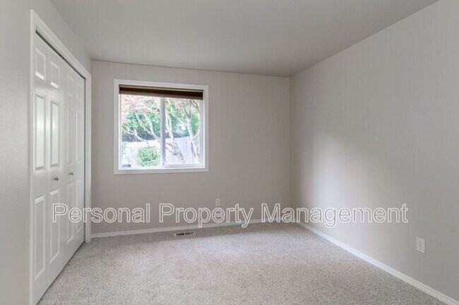 Building Photo - 2443 NW Norwood St