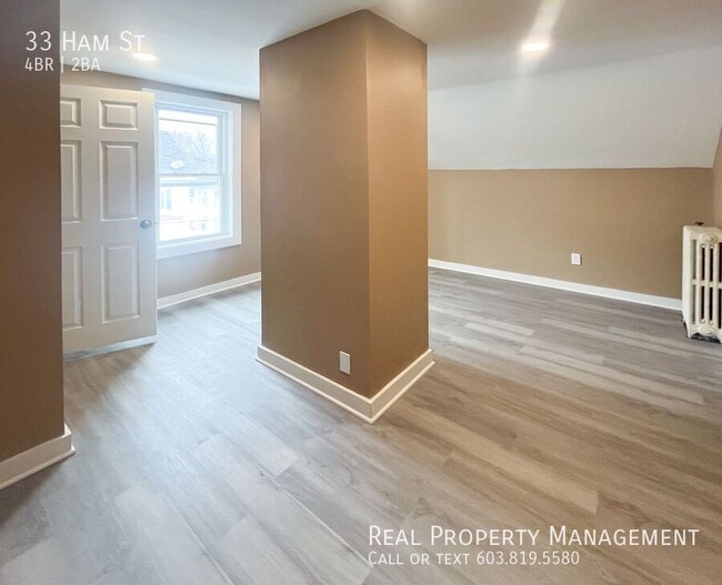 Building Photo - Spacious 4-Bedroom Apartment with Modern U...