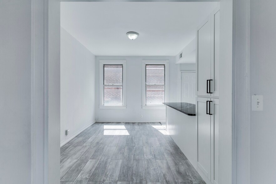 Building Photo - 710 Columbia Rd NW