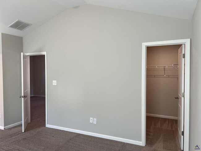 Building Photo - 401 Tivoli Wy