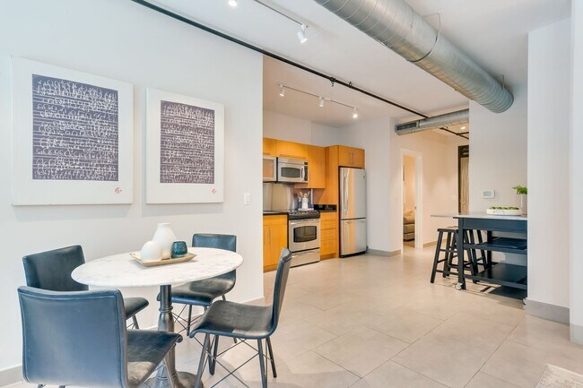 Building Photo - Logan Circle Condo | 2 Bed | 2 Bath | 1,000 Sf | 1 Garage Parking Space