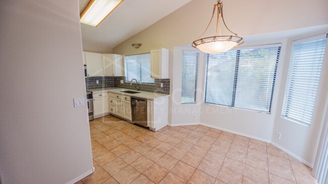Building Photo - Charming Ahwatukee Home in Gated Community...