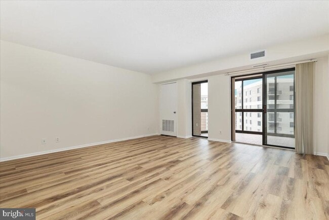 Building Photo - 900 N Stafford St