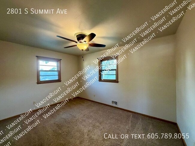 Building Photo - 2801 S Summit Ave