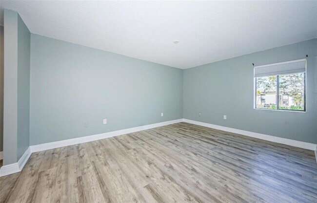 Building Photo - 722 116th Ave N