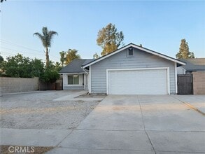 Building Photo - 16118 Montgomery Ave