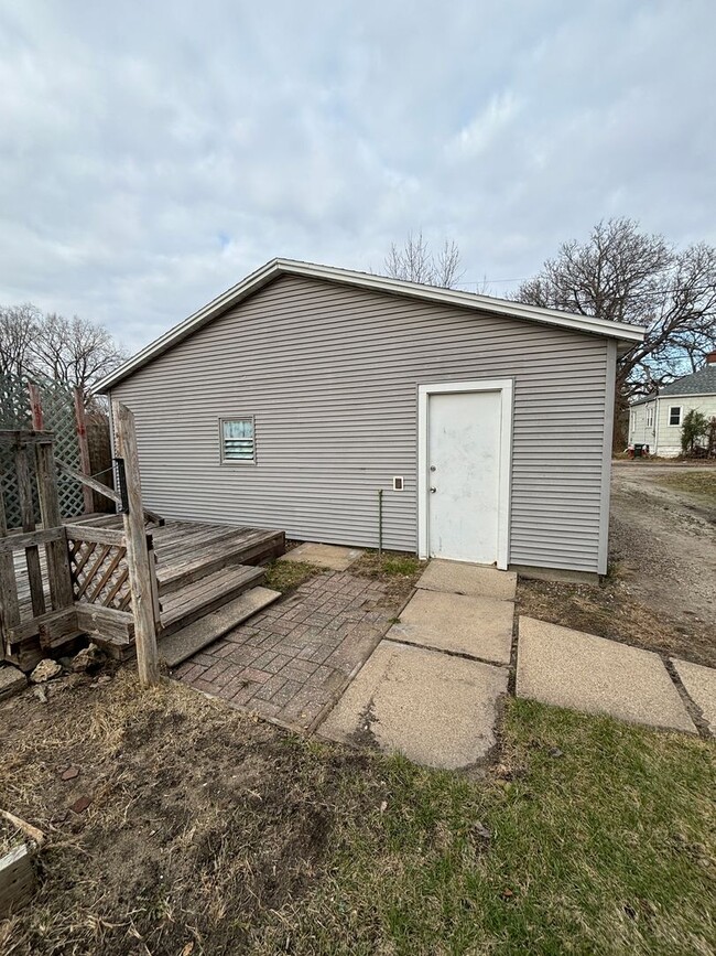 Building Photo - 2 bedroom, 2 bath home in Waterloo