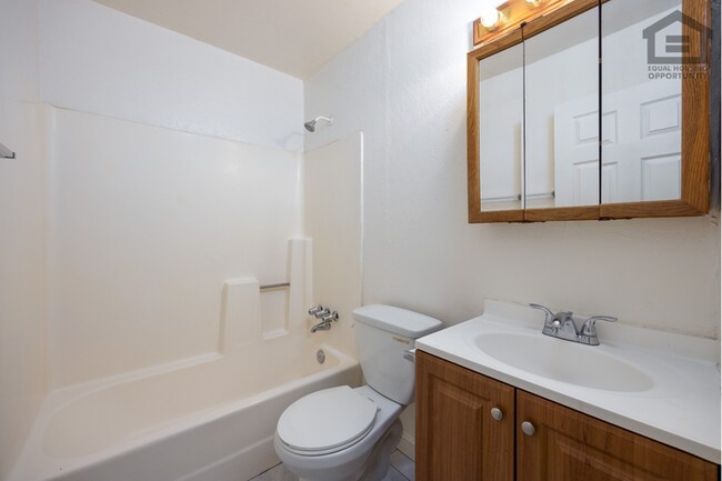 Building Photo - 3Bed/1.5Bath House at Northern Ave/31st Ave! Move-In Ready on 07/16/2026! -- NO HOA!