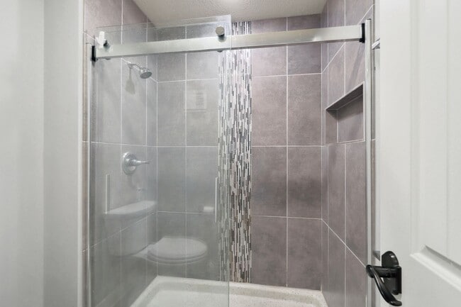 Building Photo - {10805} Gorgeous Remodel in Fantastic Location + One Level Living + Hardwood Floors & Granite Cou...