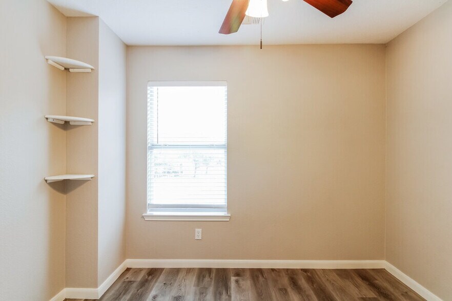 Building Photo - 7807 Pasture Spring Ln