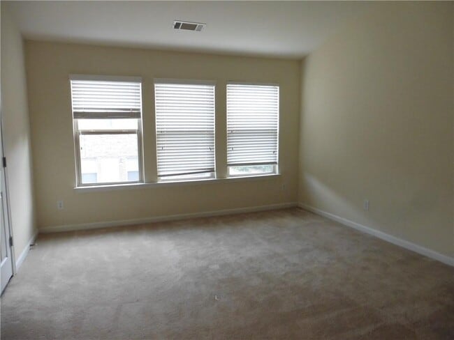 Building Photo - 4003 Labrador Way