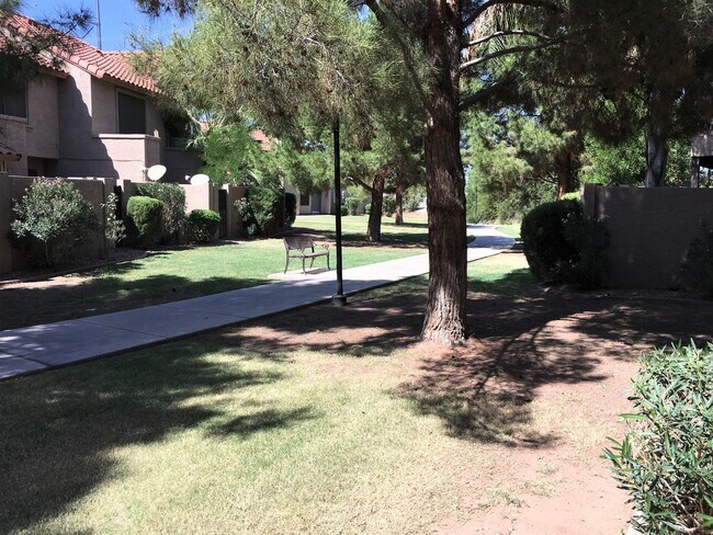 Building Photo - **MOVE-IN SPECIAL 50% OFF MOVE-IN MONTH!!!!** **BEAUTIFUL 3br/2ba TOWNHOME (ELLIOTT & ARIZONA AVE)**