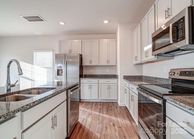 Building Photo - 154 Almaden St