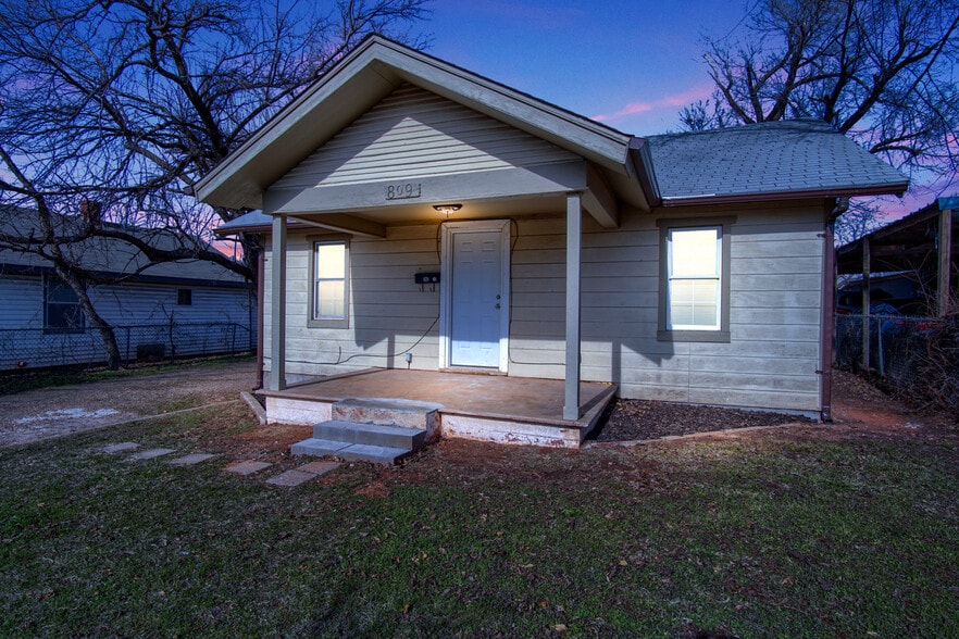Primary Photo - 809 SE 32nd St