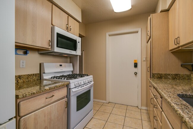 Building Photo - 1612 Pablo Ct NE