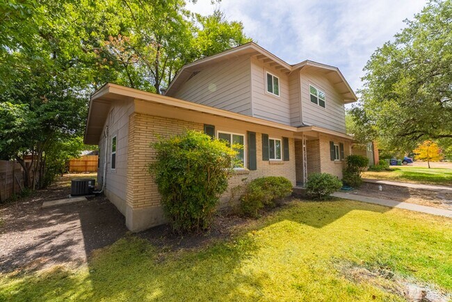 Building Photo - Hidden Gem | 4 bed 3 bath home in highly sought after Windsor Park!!!