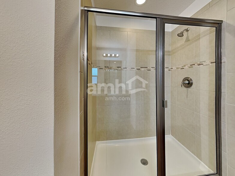Building Photo - 11861 Thicket Wood Dr