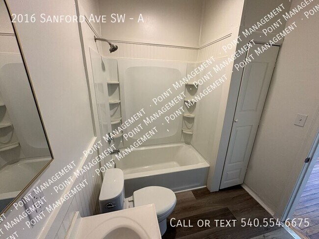 Building Photo - 2016 Sanford Ave SW