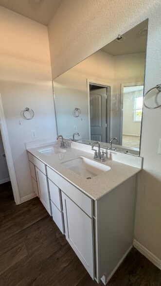 Building Photo - 109 Brody Ln
