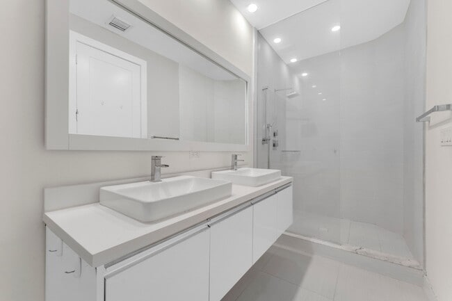 Building Photo - 10220 NW 63rd Terrace